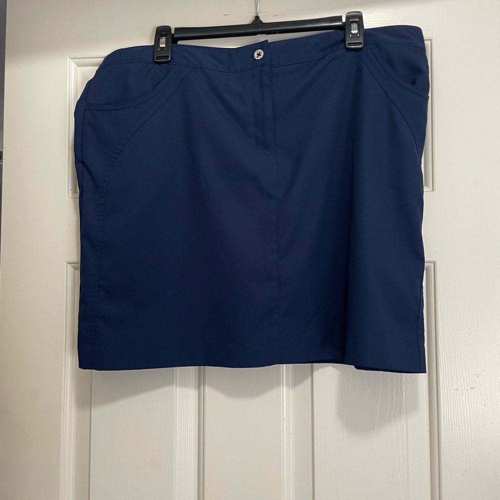 Women’s IZOD Navy Blue Skort size 16